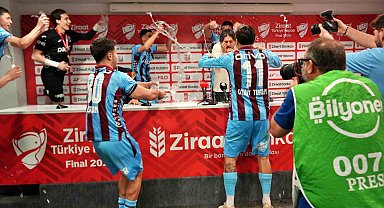 Fatih Tekke: "Çok şükür taraftarımızı mutlu ettik, camiamıza bir kez daha kupa kazandırdık"