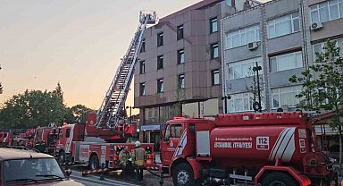 Fatih'te otelde çıkan yangında 32 yaşındaki kişi hayatını kaybetti