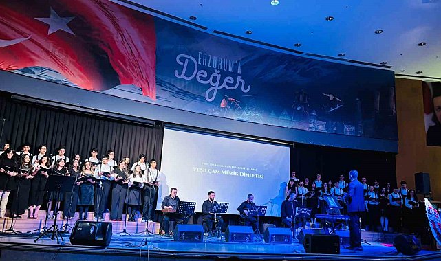 Fen lisesi öğrencilerinden müzik gösterisi