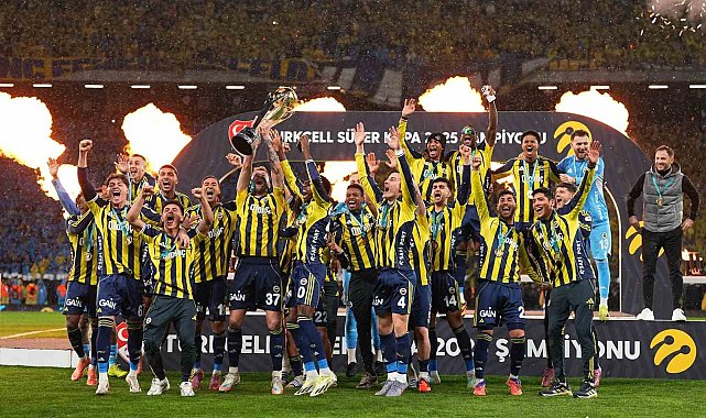 Fenerbahçe'nin şampiyonluk hasreti 12 yıla çıktı, sezonu 1 kupayla kapattı