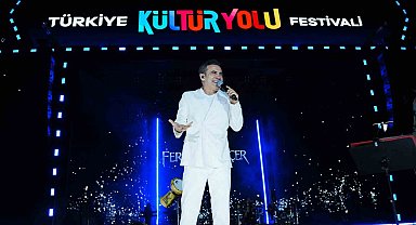 Ferhat Göçer Manisa'yı coşturdu