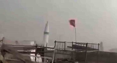 Fırtınada minarenin yıkılma anı kamerada