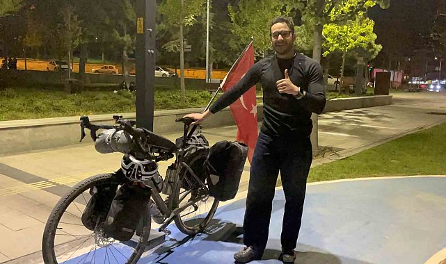 Fransız turist, Türk bayrağı takılı bisikletiyle Türkiye'yi geziyor