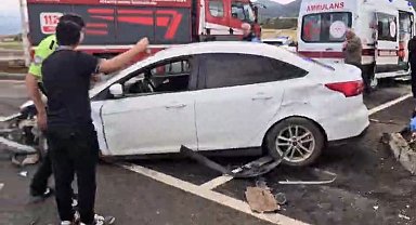 Gaziantep'te iki otomobil çarpıştı: 6 yaralı
