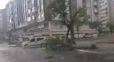 Gaziantep'te "süper hücre" fırtınası şehri talan etti