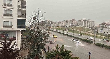 Gaziantep'te sağanak yağış ve dolu hayatı felç etti