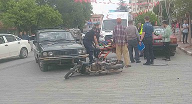 Gediz'de otomobil ile motosiklet çarpıştı, 2 kardeş yaralandı
