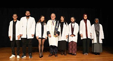 Geleceğin eczacıları beyaz önlüklerini giydi