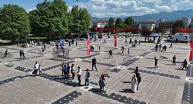 Gençler spor alanlarında kıyasıya rekabet etti