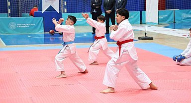 Gençlik Bayramı Sivas'ta kutlandı, sporcular hünerlerini sergiledi