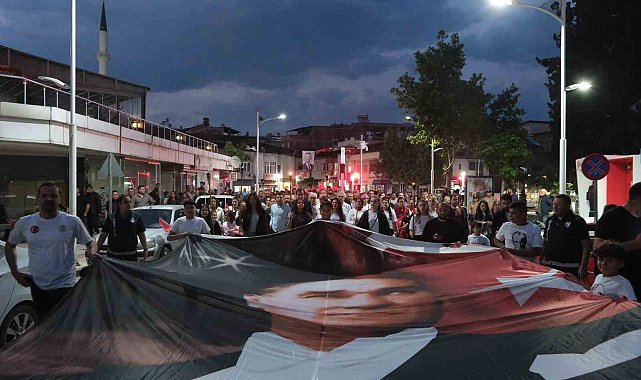 Gençlik coşkusu Sarıgöl sokaklarını aydınlattı