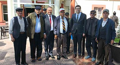 Genel Müdür Sezen, huzurevi sakinlerinin tecrübelerini dinledi