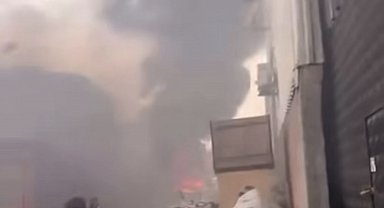 Geri dönüşüm deposunda korkutan yangın
