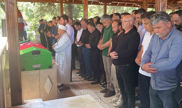 Girdiği denizde hayatını kaybeden genç hakem son yolculuğuna uğurlandı