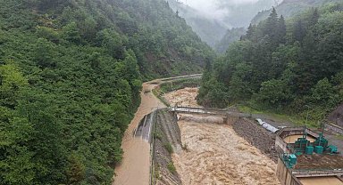 Giresun'da sağanak nedeniyle yol ulaşıma kapatıldı