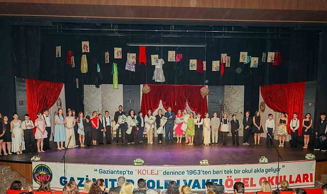 GKV'li öğrencilerden dev prodüksiyon: "Lüküs Hayat" ayakta alkışlandı