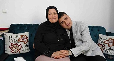 Görme engelli oğlunun eğitimi için Braille alfabesini öğrendi