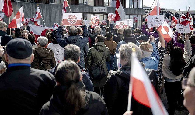 Grönland'daki yeni ABD konsolosluğu önünde protesto