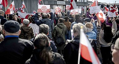 Grönland'daki yeni ABD konsolosluğu önünde protesto