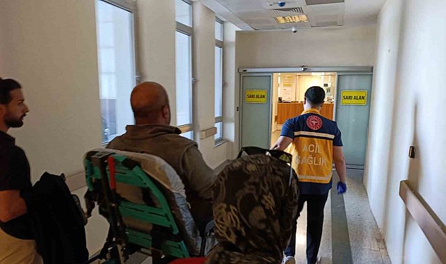Hafif ticari araç ile motosiklet çarpıştı: 1 yaralı