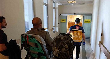 Hafif ticari araç ile motosiklet çarpıştı: 1 yaralı