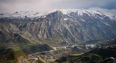 Hakkari yolundaki heyelan riskine karşı 'mühendislik' uyarısı