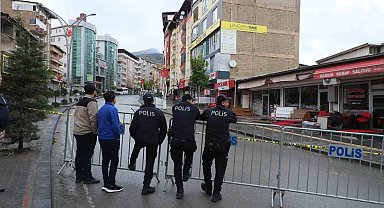 Hakkari'de temel kazısı paniği: Kayma sonucu iş yerleri mühürlendi