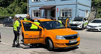 Hakkında yakalama kararı bulunan şahıs taksi kullanırken yakalandı