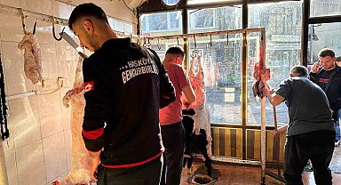 Hasköy'de bayram namazının ardından kurban kesimi başladı