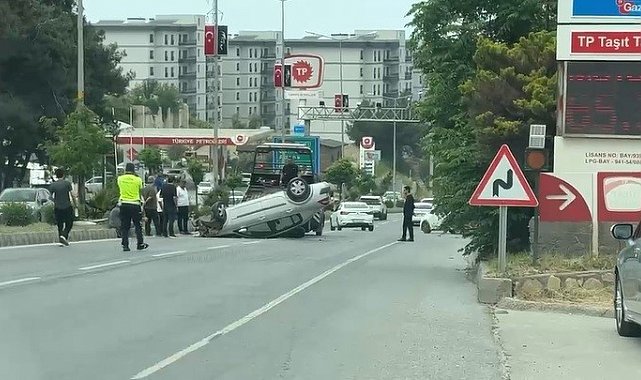 Hatay'da refüje çarpan otomobil takla attı, sürücü yaralandı