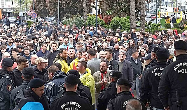 Havza'da "afet bölgesi" çağrısı: Vatandaşlardan belediye önünde tepki