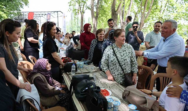 Honaz Belediyesi tarafından düzenlenen Anneler Günü etkinliğine yoğun katılım