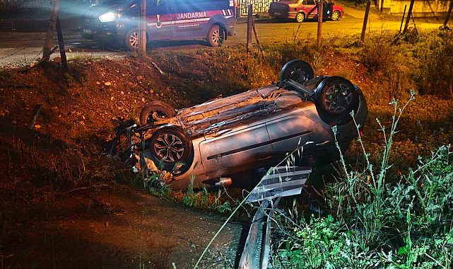 Hurdaya dönen otomobili bırakıp kaçtılar