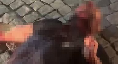 Husumetli olduğu akrabasının boğazını kesip kahvehanenin önüne attı