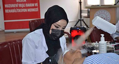 Huzurevi sakinlerine Anneler Günü'nde anlamlı dokunuş