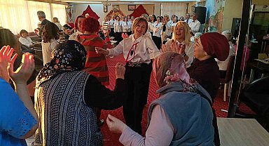 Huzurevi sakinlerini duygulandıran konser