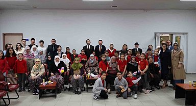 Huzurevinde anneler gününe özel anlamlı buluşma