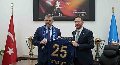 İçişleri Bakanı Çiftçi'den Erzurumspor'a tebrik ziyareti