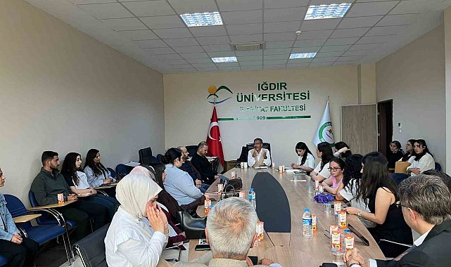 Iğdır Üniversitesi'nde kitap tahlili etkinliği düzenlendi