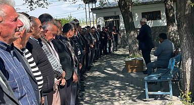Iğdır'da arkadaşının elindeki silahın patlaması sonucu ölen çocuk toprağa verildi