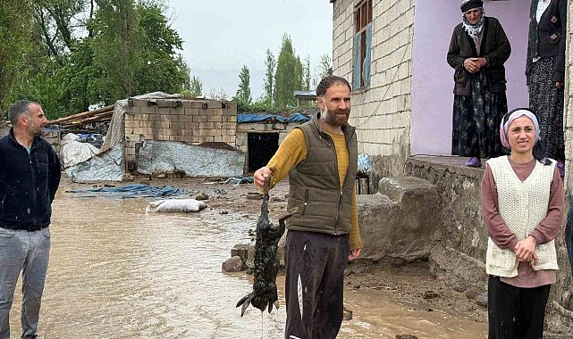 Iğdır'da sağanak sele dönüştü: Karakuyu köyünde evler ve araziler sular altında kaldı