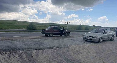 İki otomobilin çarpıştığı kazada bir kişi yaralandı