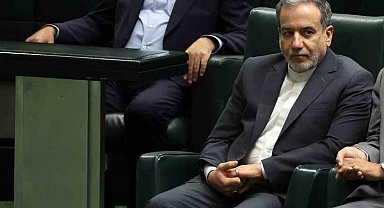 İran medyası: "Pezeşkiyan, ABD ile müzakerelerdeki görüş ayrılıkları nedeniyle Arakçi'yi görevden almayı düşünüyor"