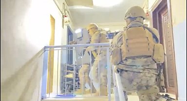 İş insanlarına zorla çek imzalattıran şebekeye Organize Polisi'nden darbe