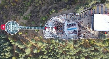 Isparta'da yükseklik korkusunu unutturan cam teras 1 milyon ziyaretçiyi aştı