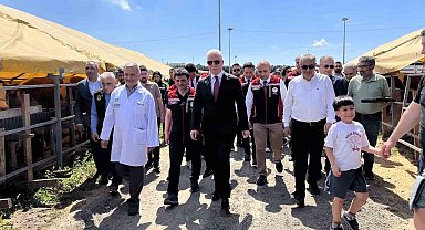 İstanbul Valisi Gül Bahçelievler Belediyesi Kurban Alanı'nda esnafla sohbet etti