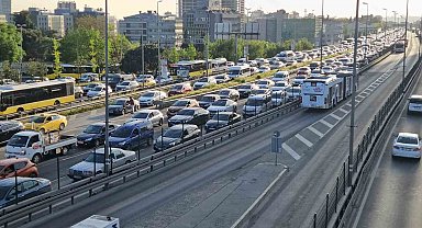 İstanbul'da akşam saatlerinde trafik yüzde 78'e ulaştı