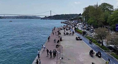 İstanbul'da güneşi gören sahile koştu