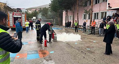İtfaiyeden öğrencilere yangın eğitimi