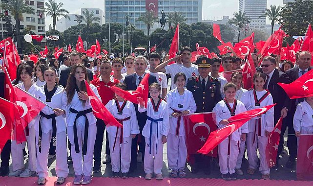 İzmir'de 19 Mayıs coşkuyla kutlandı